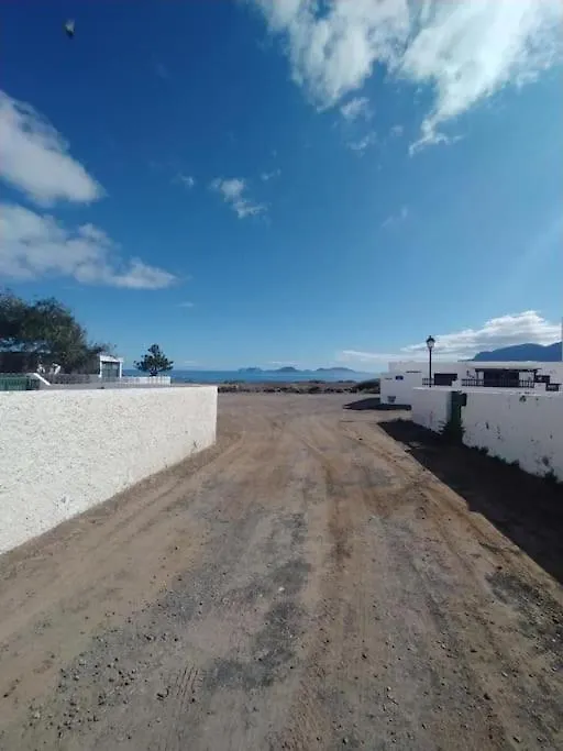 Famara, Apto. En Zona Tranquila A 200M Del Mar. Apartment Spain