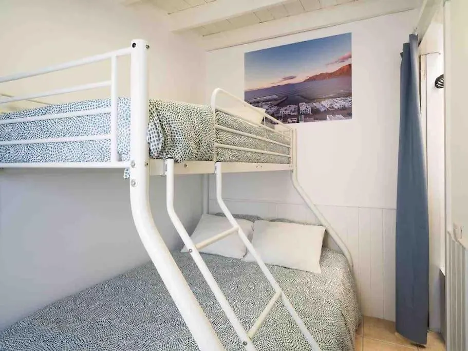 Famara, Apto. En Zona Tranquila A 200M Del Mar. Apartment