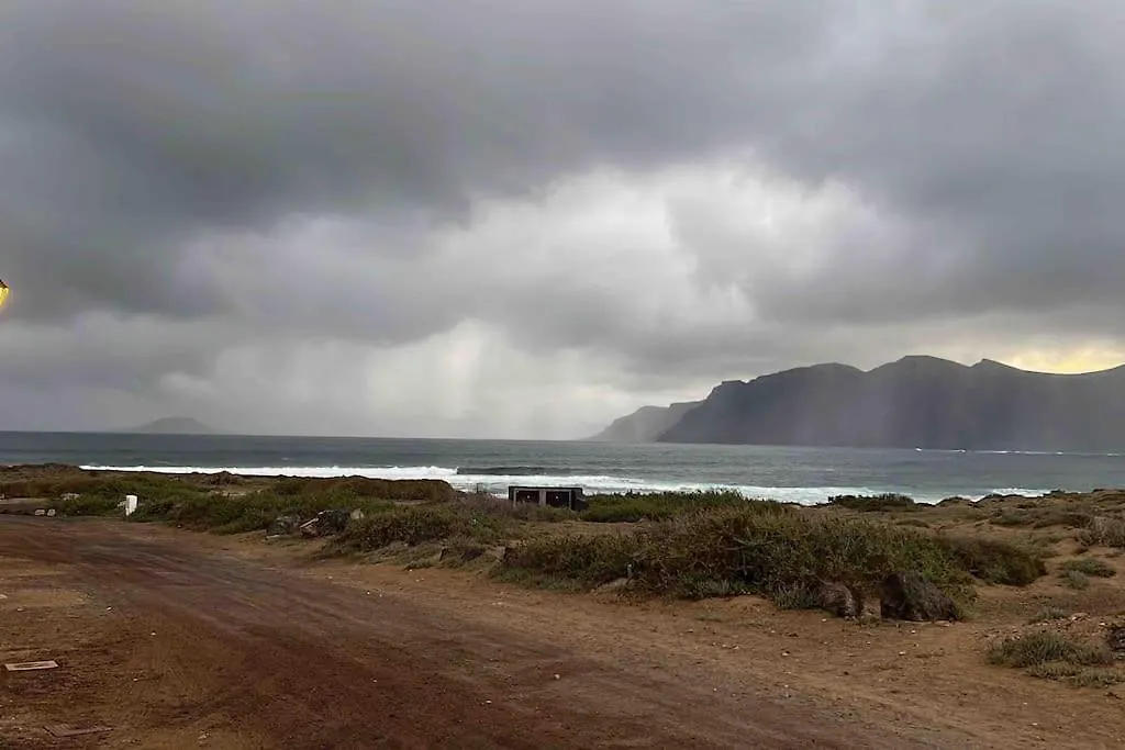 Famara, Apto. En Zona Tranquila A 200M Del Mar. Apartment